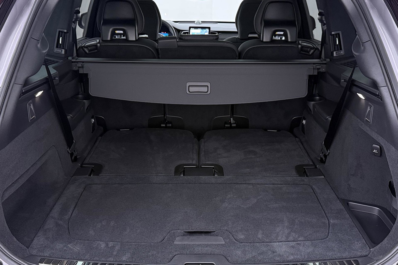 Volvo XC90 T8 Ultra Dark | Luchtvering | Bowers&Wilkins | 22 Inch | Panoramadak | Trekhaak | 360° Camera | Head-Up