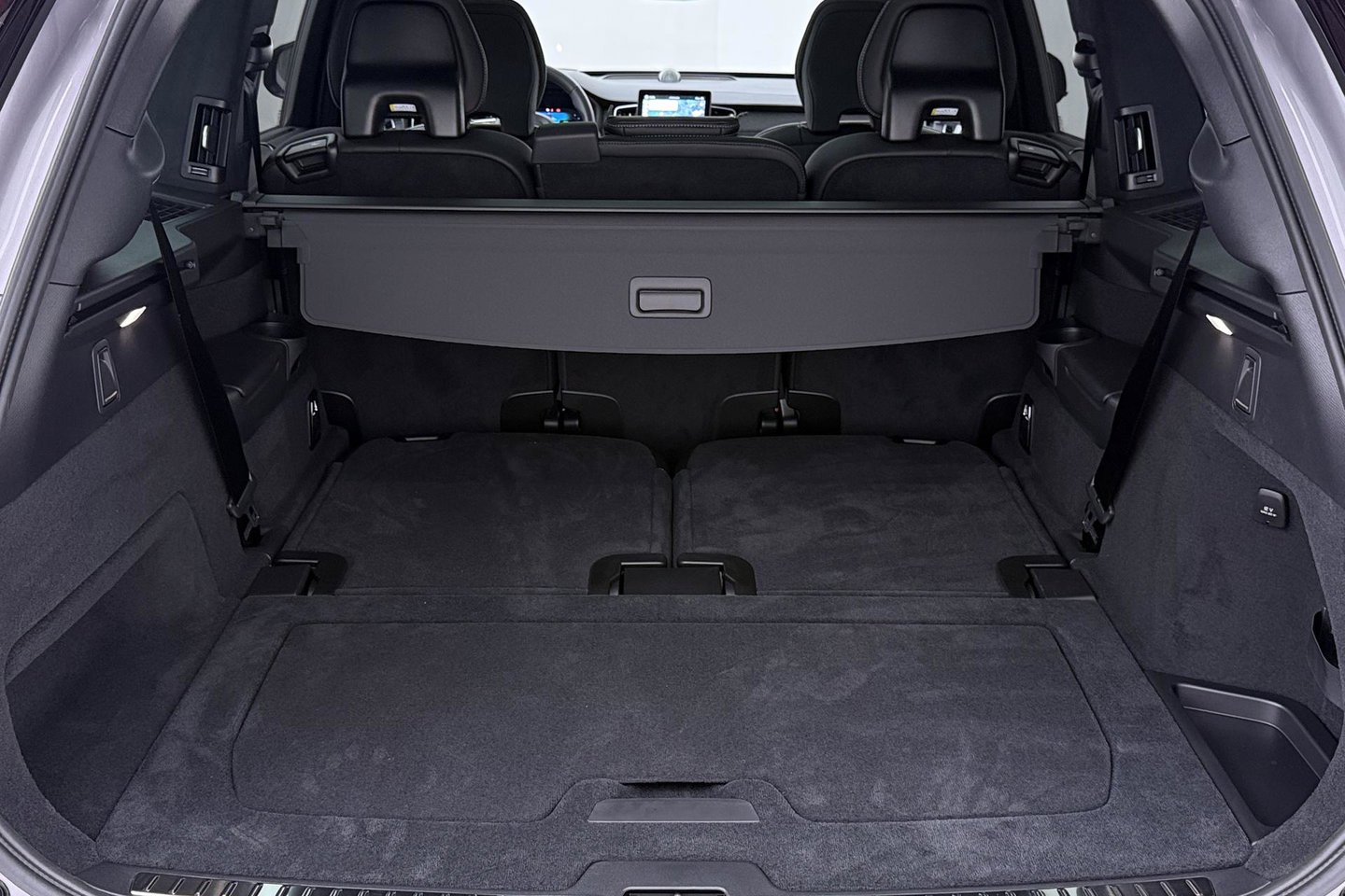 Volvo XC90 T8 Ultra Dark | Luchtvering | Bowers&Wilkins | 22 Inch | Panoramadak | Trekhaak | 360° Camera | Head-Up