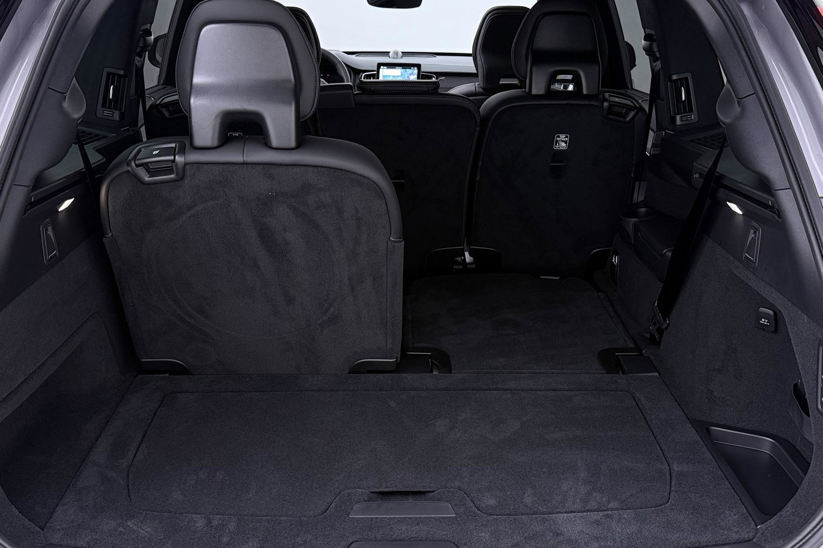 Volvo XC90 T8 Ultra Dark | Luchtvering | Bowers&Wilkins | 22 Inch | Panoramadak | Trekhaak | 360° Camera | Head-Up