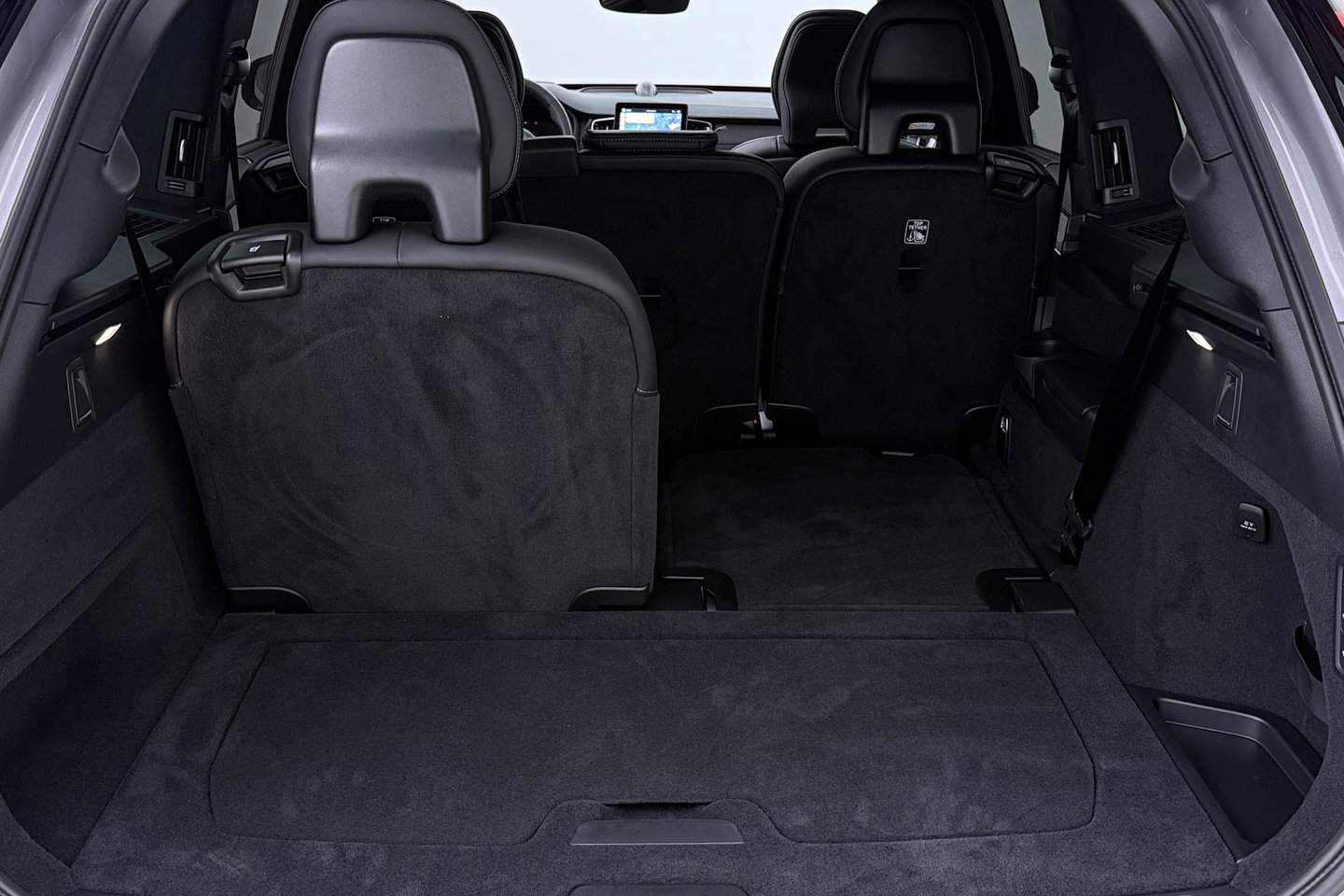 Volvo XC90 T8 Ultra Dark | Luchtvering | Bowers&Wilkins | 22 Inch | Panoramadak | Trekhaak | 360° Camera | Head-Up