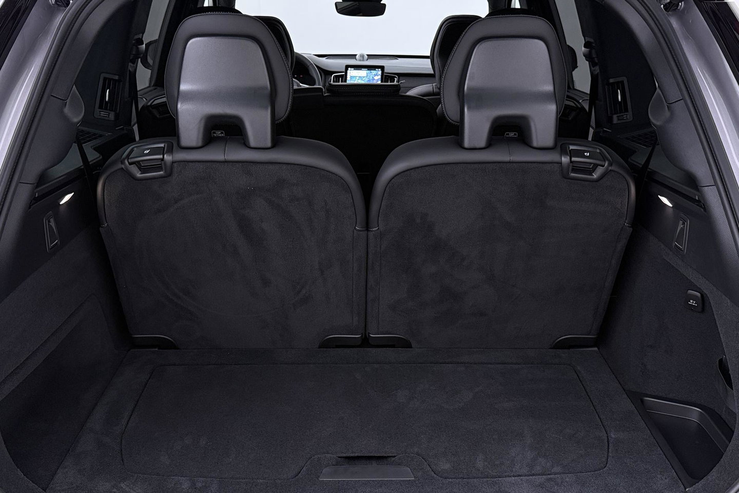 Volvo XC90 T8 Ultra Dark | Luchtvering | Bowers&Wilkins | 22 Inch | Panoramadak | Trekhaak | 360° Camera | Head-Up
