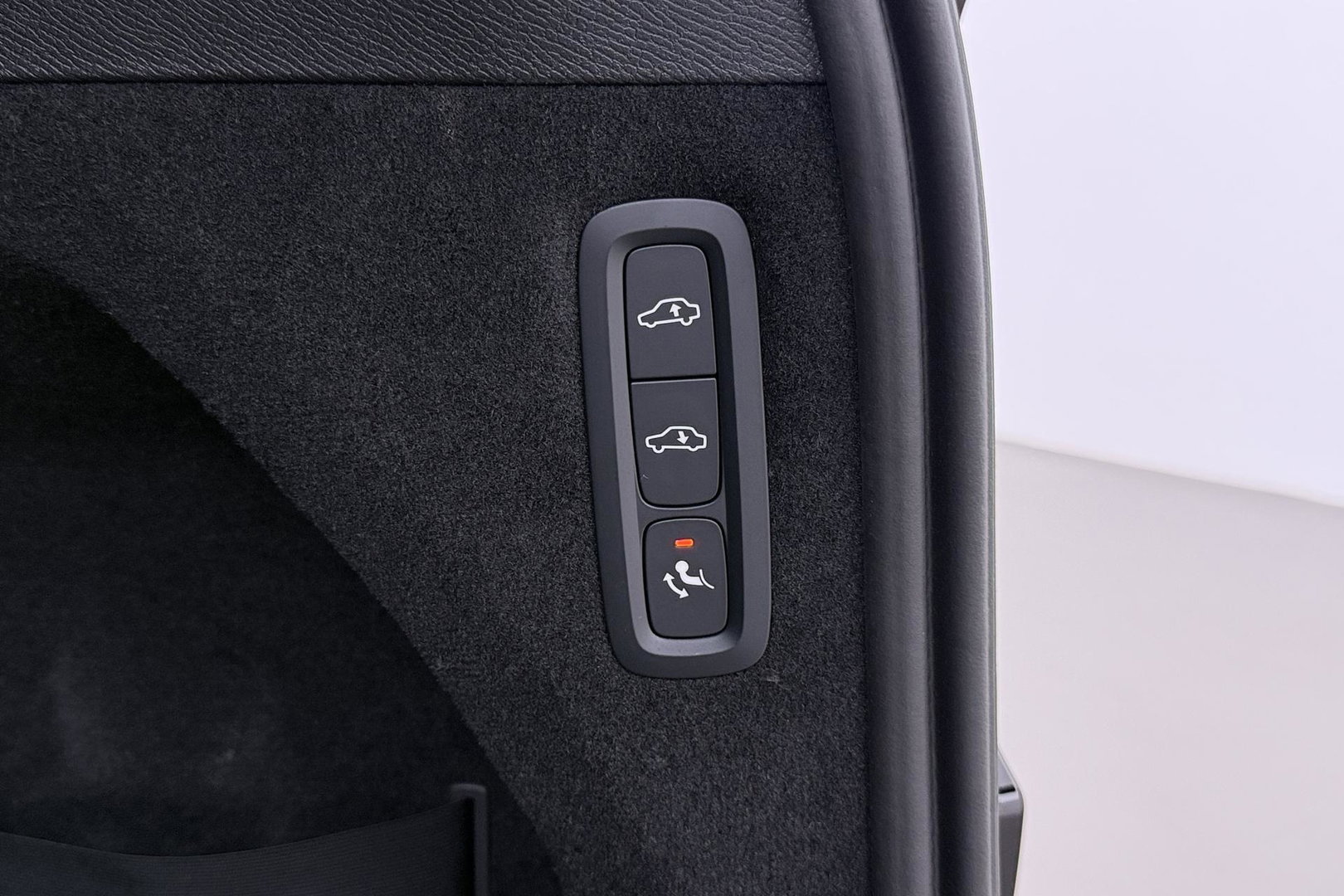 Volvo XC90 T8 Ultra Dark | Luchtvering | Bowers&Wilkins | 22 Inch | Panoramadak | Trekhaak | 360° Camera | Head-Up