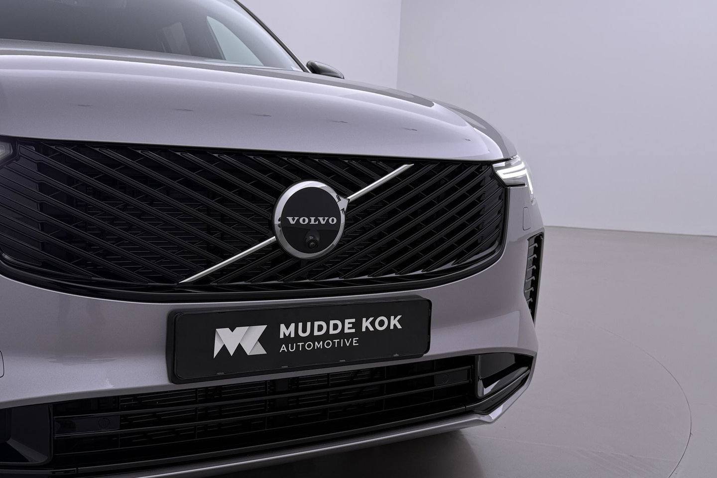Volvo XC90 T8 Ultra Dark | Luchtvering | Bowers&Wilkins | 22 Inch | Panoramadak | Trekhaak | 360° Camera | Head-Up
