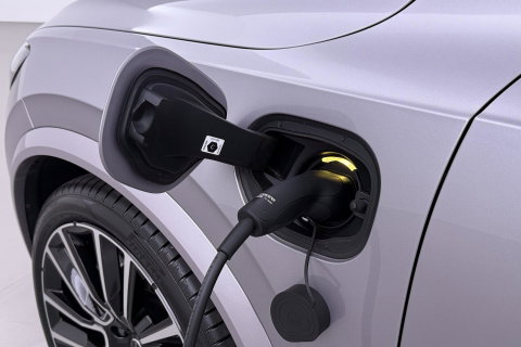 Volvo XC90 T8 Ultra Dark | Luchtvering | Bowers&Wilkins | 22 Inch | Panoramadak | Trekhaak | 360° Camera | Head-Up