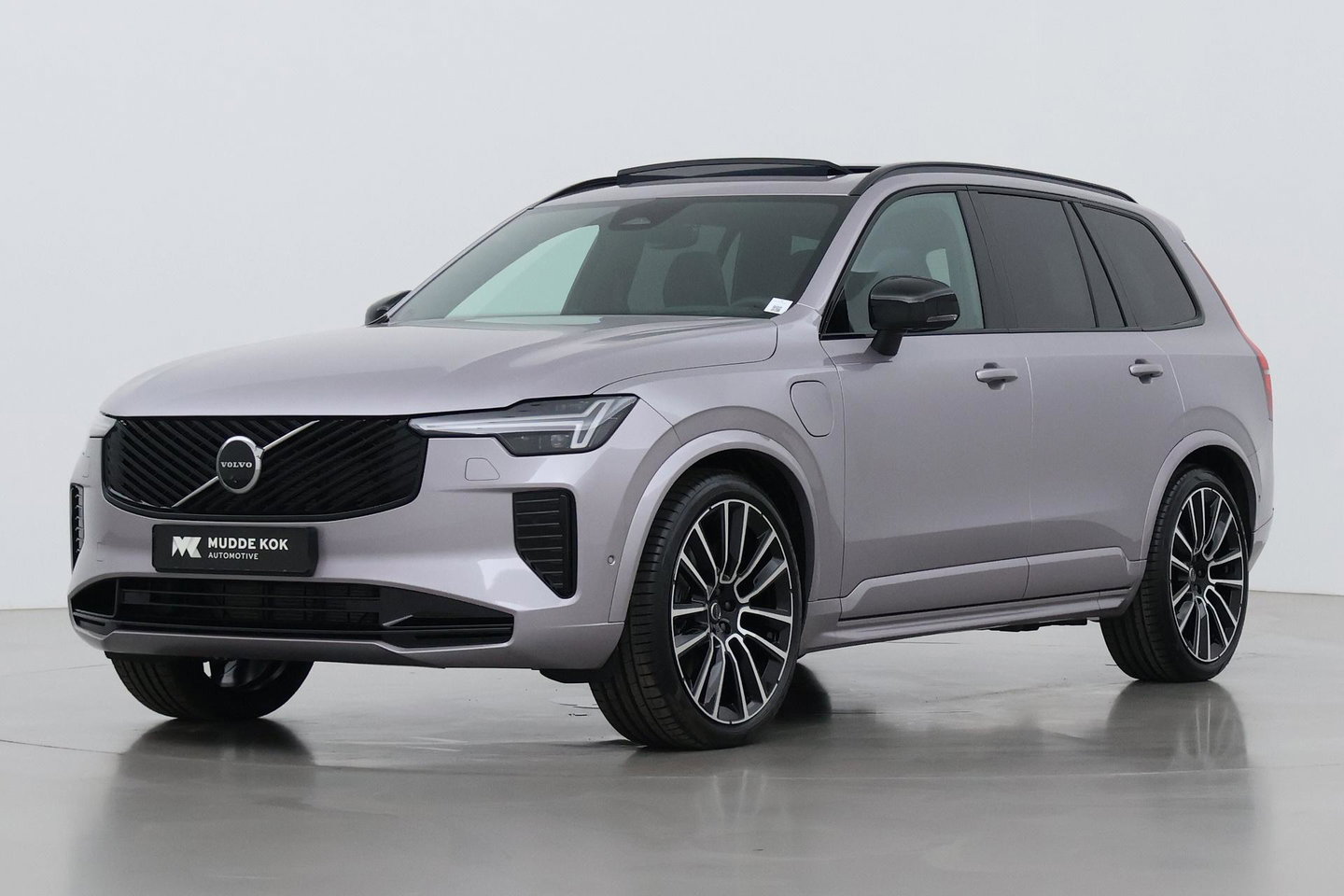 Volvo XC90 T8 Ultra Dark | Luchtvering | Bowers&Wilkins | 22 Inch | Panoramadak | Trekhaak | 360° Camera | Head-Up