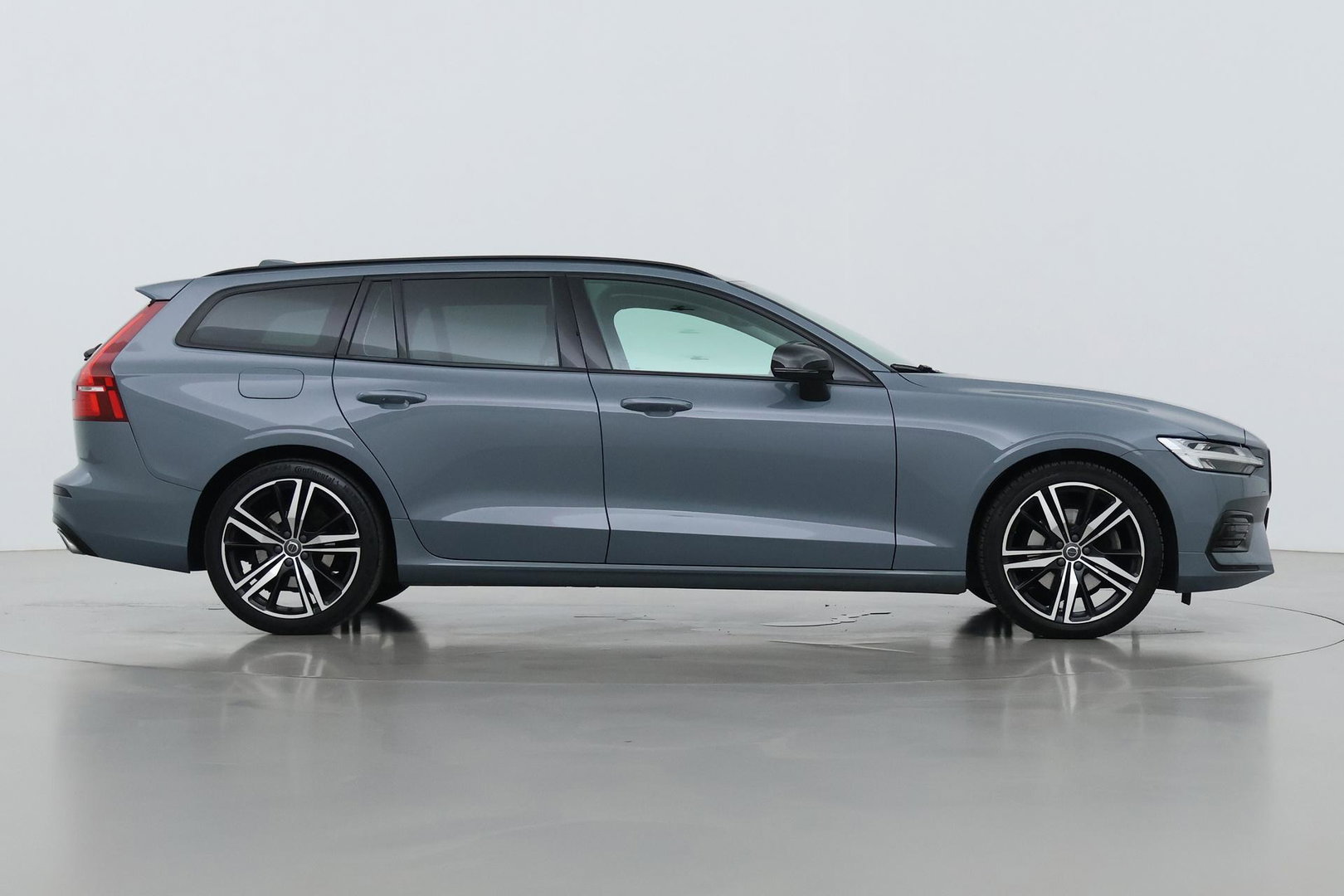 Volvo V60 2.0 B3 Momentum Advantage | Trekhaak | Camera | Cruise Control | Navigatie | Verwarmbare Voorruit | 19 Inch