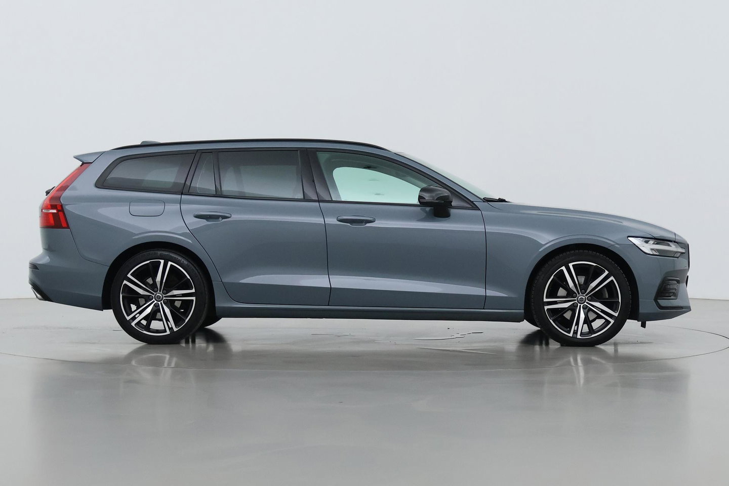 Volvo V60 2.0 B3 Momentum Advantage | Trekhaak | Camera | Cruise Control | Navigatie | Verwarmbare Voorruit | 19 Inch