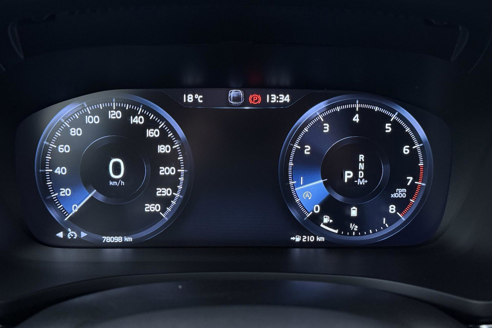 Volvo V60 2.0 B3 Momentum Advantage | Trekhaak | Camera | Cruise Control | Navigatie | Verwarmbare Voorruit | 19 Inch