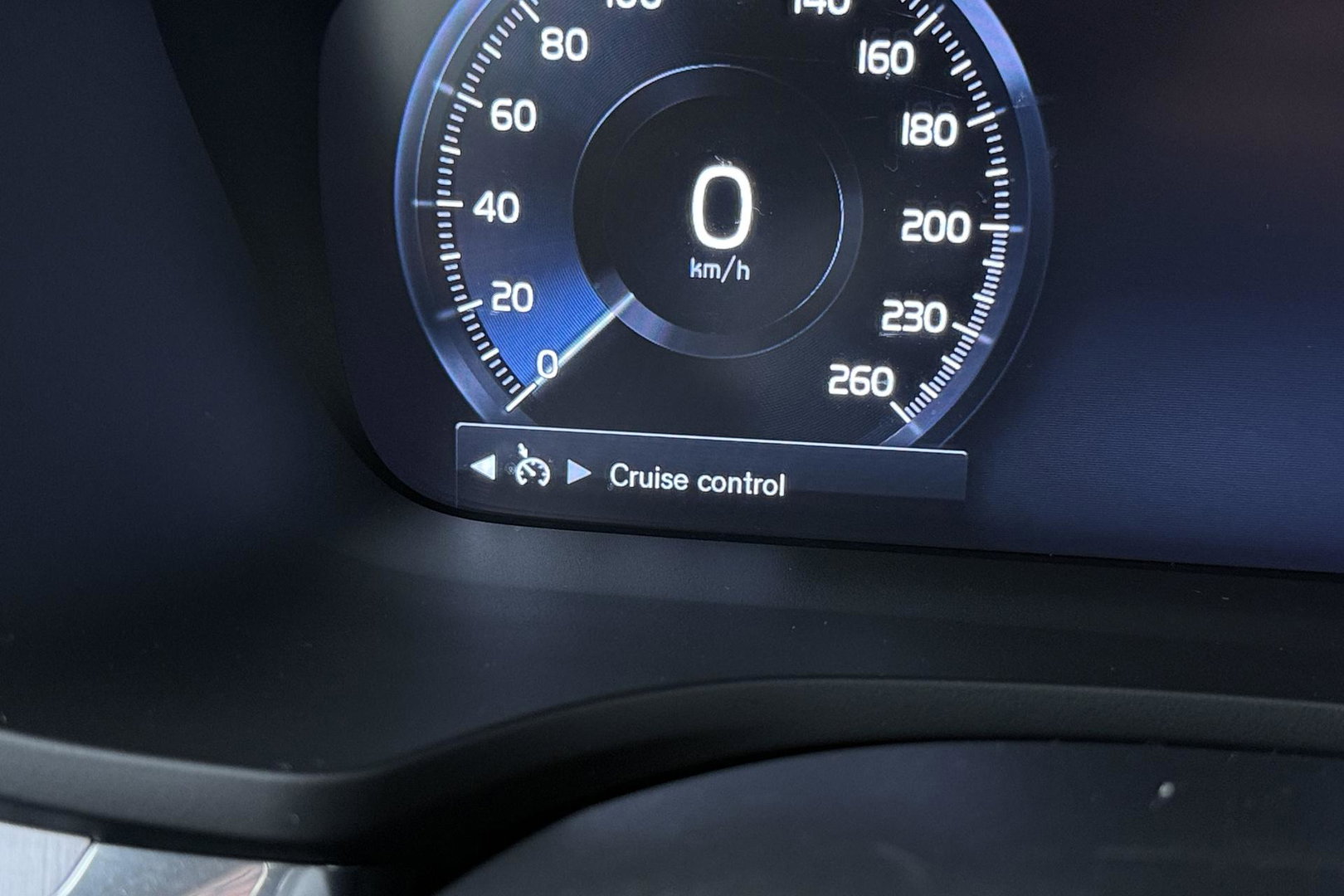 Volvo V60 2.0 B3 Momentum Advantage | Trekhaak | Camera | Cruise Control | Navigatie | Verwarmbare Voorruit | 19 Inch
