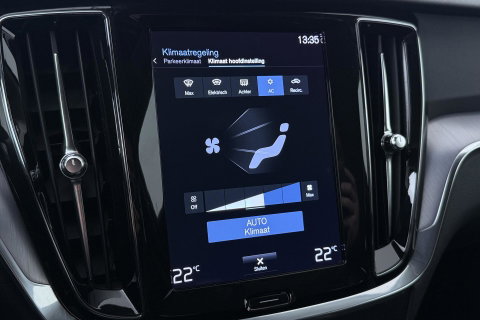 Volvo V60 2.0 B3 Momentum Advantage | Trekhaak | Camera | Cruise Control | Navigatie | Verwarmbare Voorruit | 19 Inch