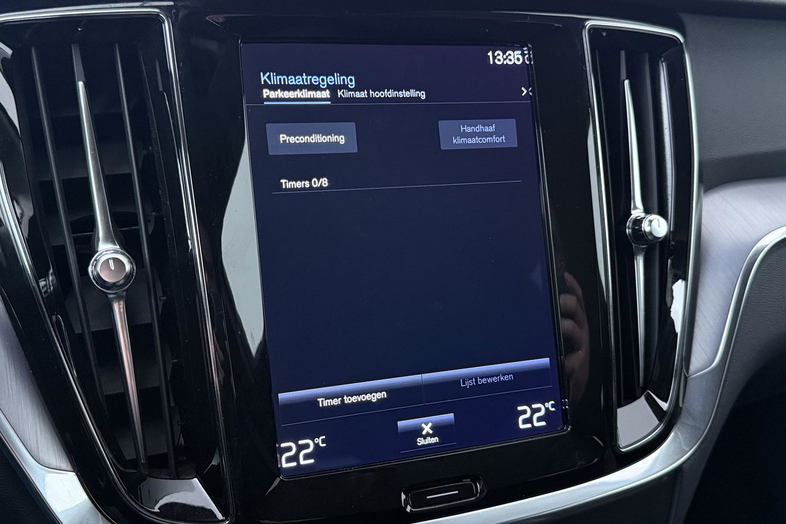 Volvo V60 2.0 B3 Momentum Advantage | Trekhaak | Camera | Cruise Control | Navigatie | Verwarmbare Voorruit | 19 Inch