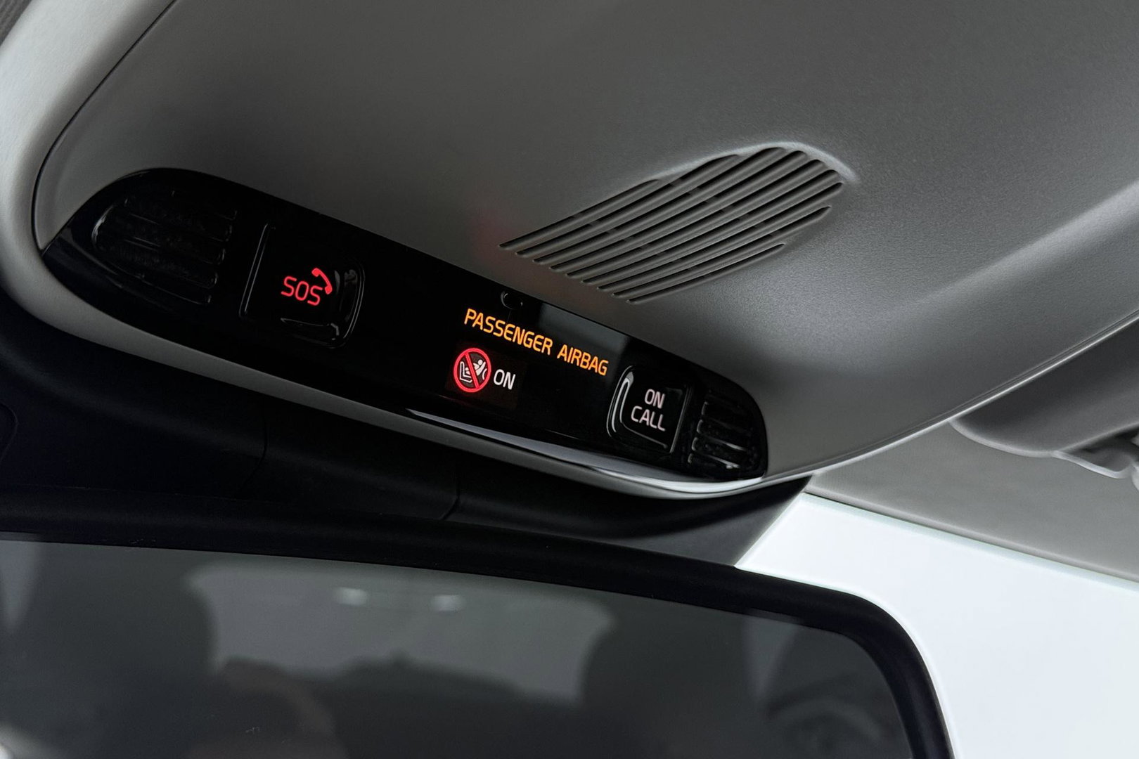 Volvo V60 2.0 B3 Momentum Advantage | Trekhaak | Camera | Cruise Control | Navigatie | Verwarmbare Voorruit | 19 Inch