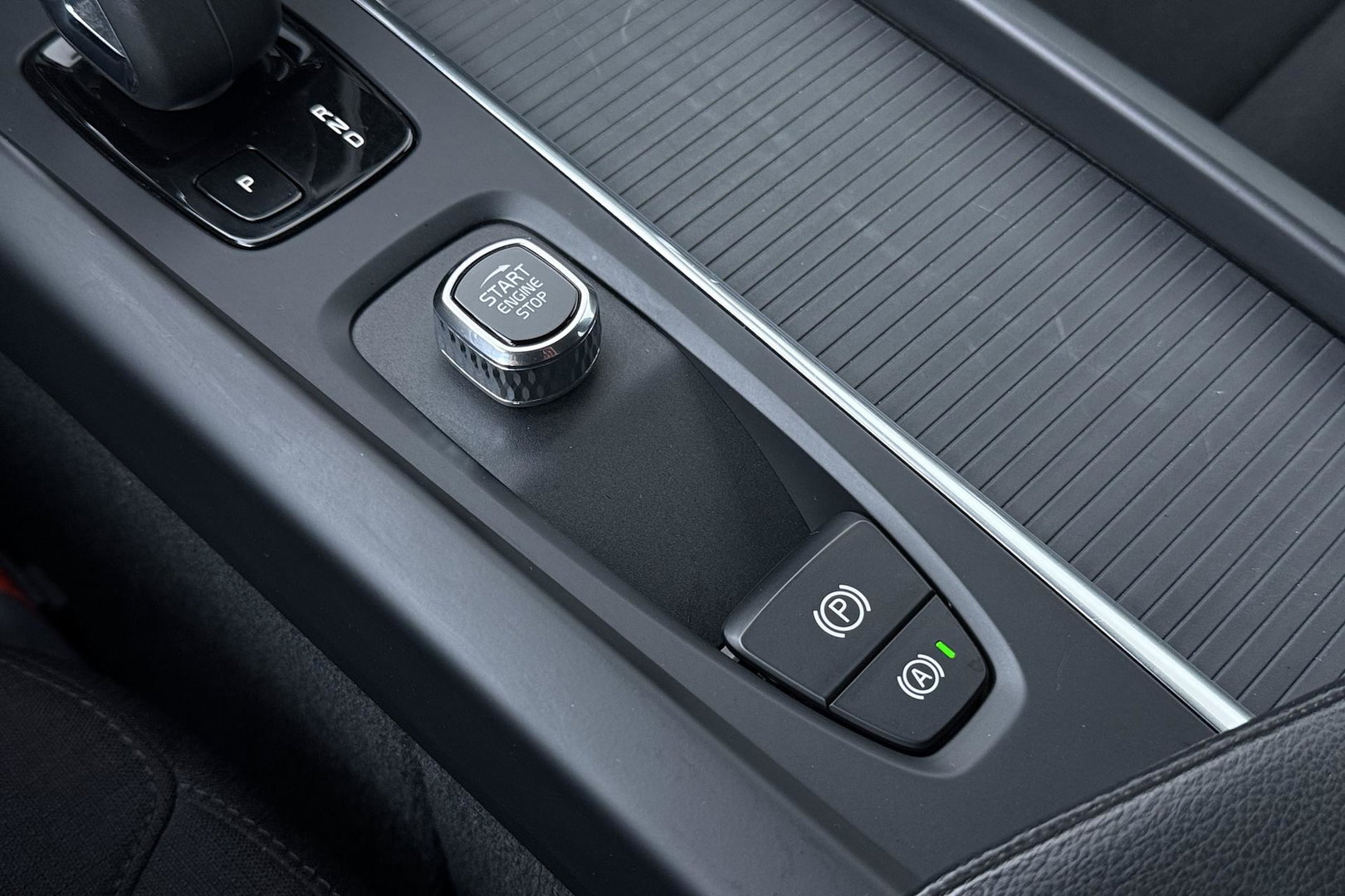 Volvo V60 2.0 B3 Momentum Advantage | Trekhaak | Camera | Cruise Control | Navigatie | Verwarmbare Voorruit | 19 Inch