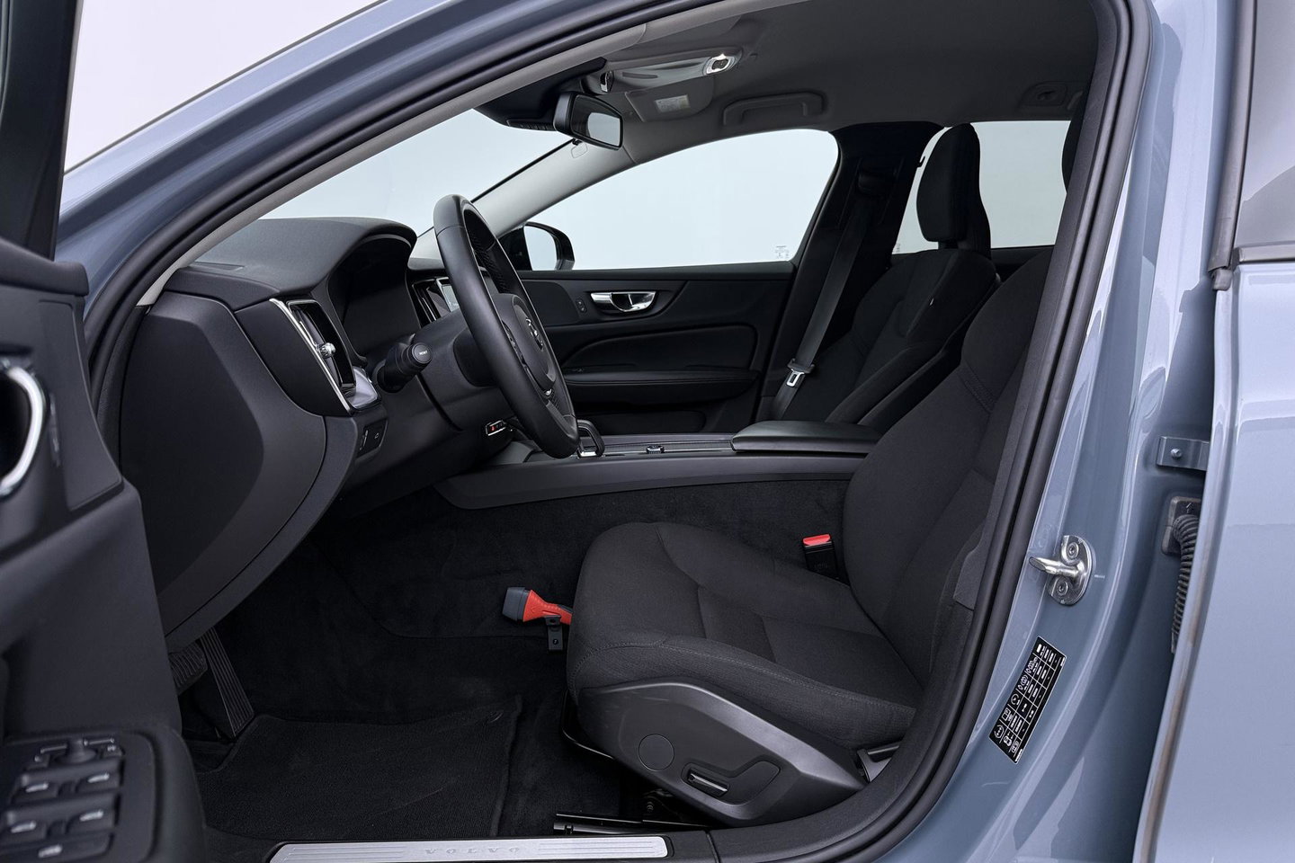 Volvo V60 2.0 B3 Momentum Advantage | Trekhaak | Camera | Cruise Control | Navigatie | Verwarmbare Voorruit | 19 Inch