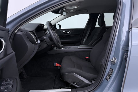 Volvo V60 2.0 B3 Momentum Advantage | Trekhaak | Camera | Cruise Control | Navigatie | Verwarmbare Voorruit | 19 Inch