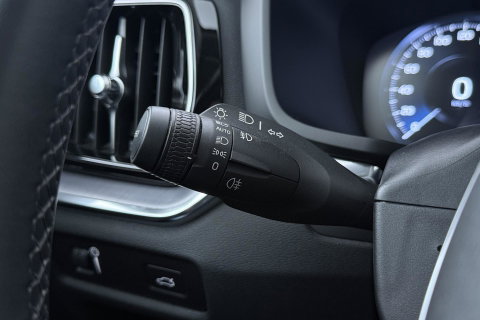 Volvo V60 2.0 B3 Momentum Advantage | Trekhaak | Camera | Cruise Control | Navigatie | Verwarmbare Voorruit | 19 Inch