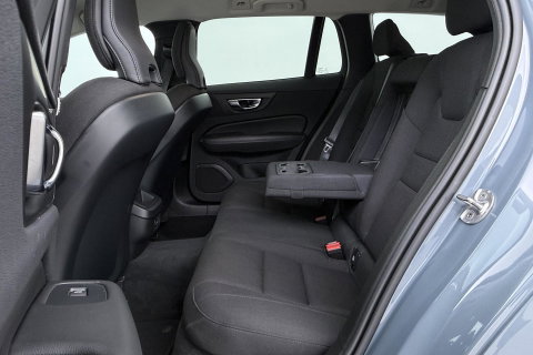 Volvo V60 2.0 B3 Momentum Advantage | Trekhaak | Camera | Cruise Control | Navigatie | Verwarmbare Voorruit | 19 Inch