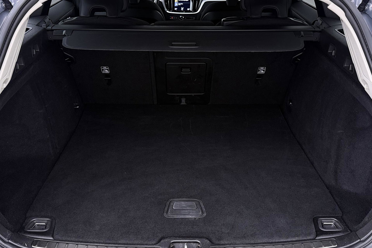 Volvo V60 2.0 B3 Momentum Advantage | Trekhaak | Camera | Cruise Control | Navigatie | Verwarmbare Voorruit | 19 Inch