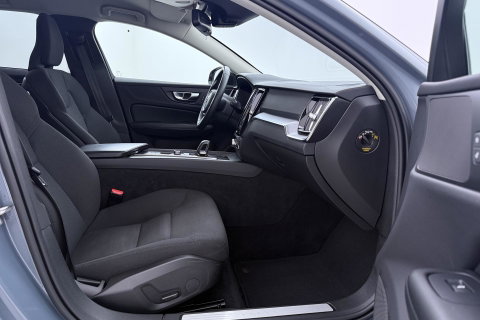 Volvo V60 2.0 B3 Momentum Advantage | Trekhaak | Camera | Cruise Control | Navigatie | Verwarmbare Voorruit | 19 Inch