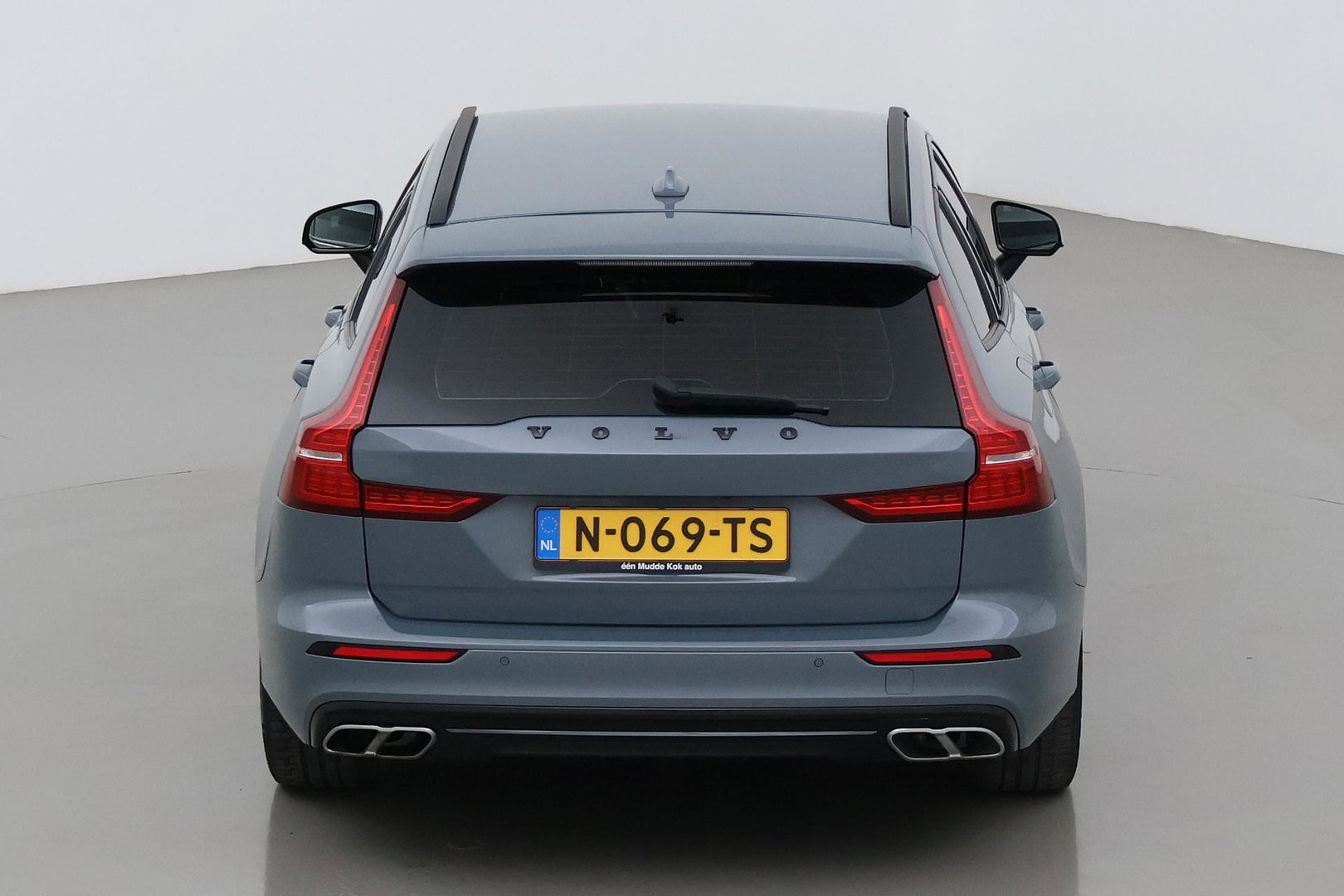 Volvo V60 2.0 B3 Momentum Advantage | Trekhaak | Camera | Cruise Control | Navigatie | Verwarmbare Voorruit | 19 Inch