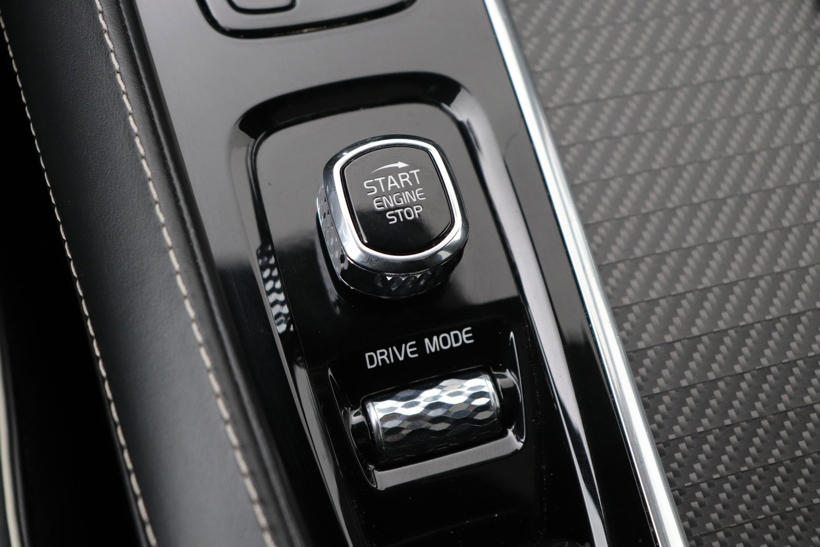 Volvo XC90 T8 Twin Engine R-Design | Luchtvering | Bowers&Wilkins | Panoramadak | 360° Camera | Head-Up | BLIS | Trekhaak | ACC