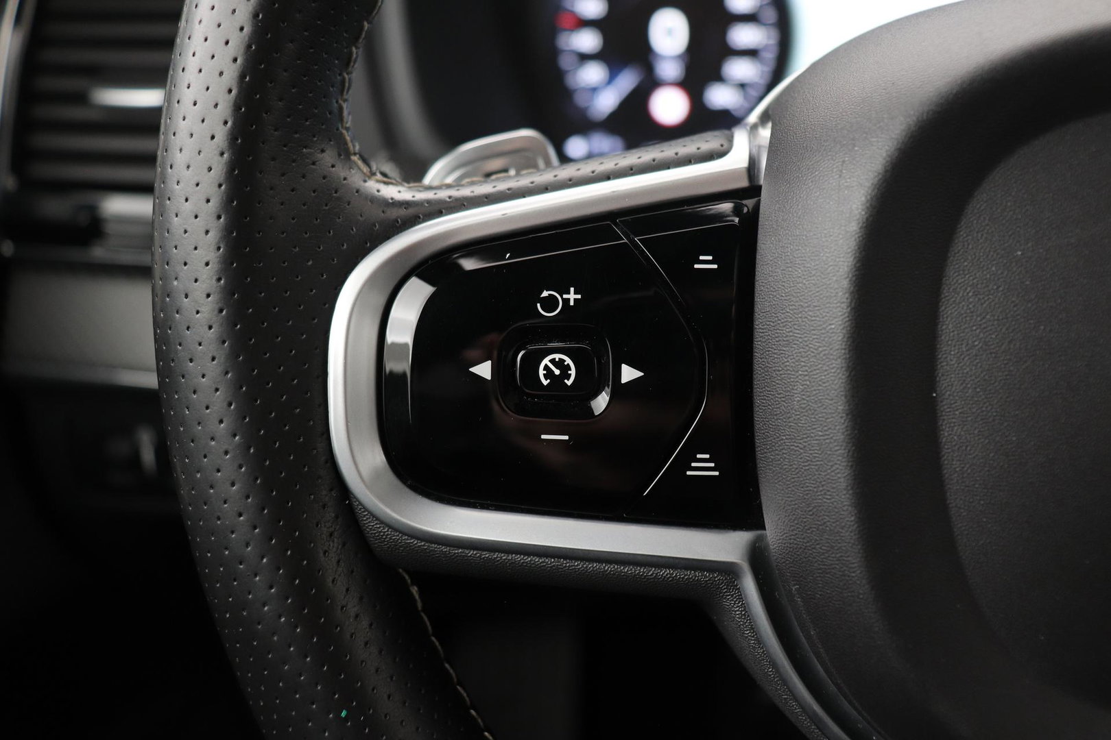 Volvo XC90 T8 Twin Engine R-Design | Luchtvering | Bowers&Wilkins | Panoramadak | 360° Camera | Head-Up | BLIS | Trekhaak | ACC