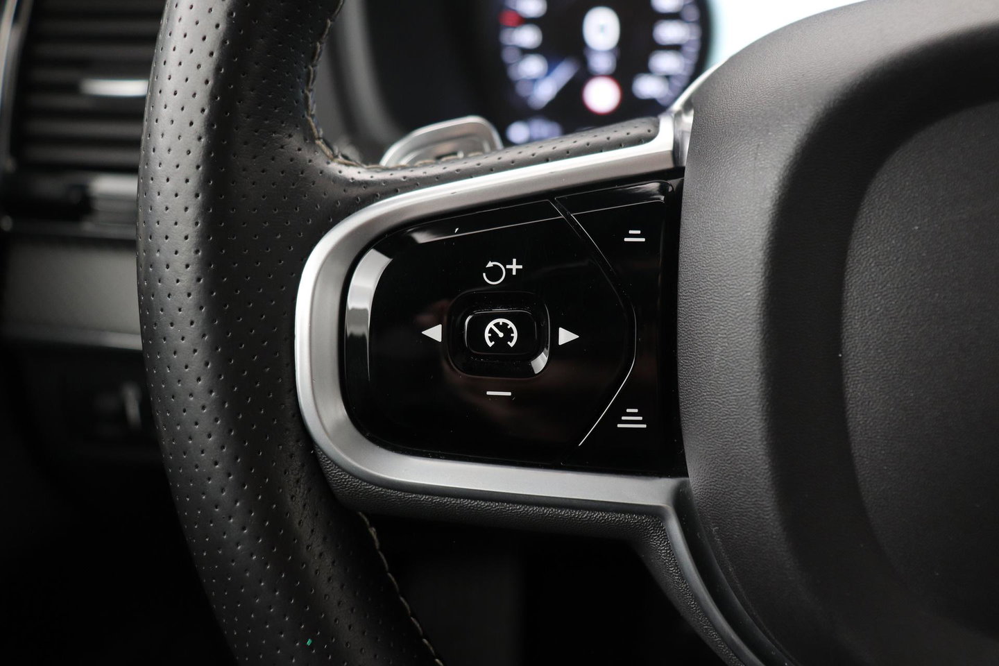 Volvo XC90 T8 Twin Engine R-Design | Luchtvering | Bowers&Wilkins | Panoramadak | 360° Camera | Head-Up | BLIS | Trekhaak | ACC