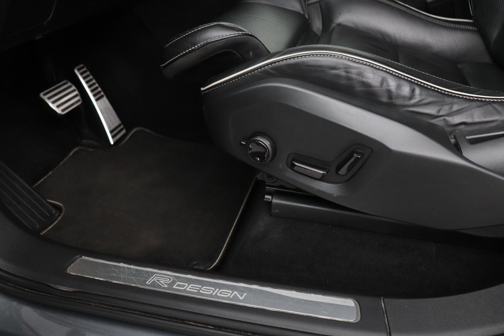 Volvo XC90 T8 Twin Engine R-Design | Luchtvering | Bowers&Wilkins | Panoramadak | 360° Camera | Head-Up | BLIS | Trekhaak | ACC