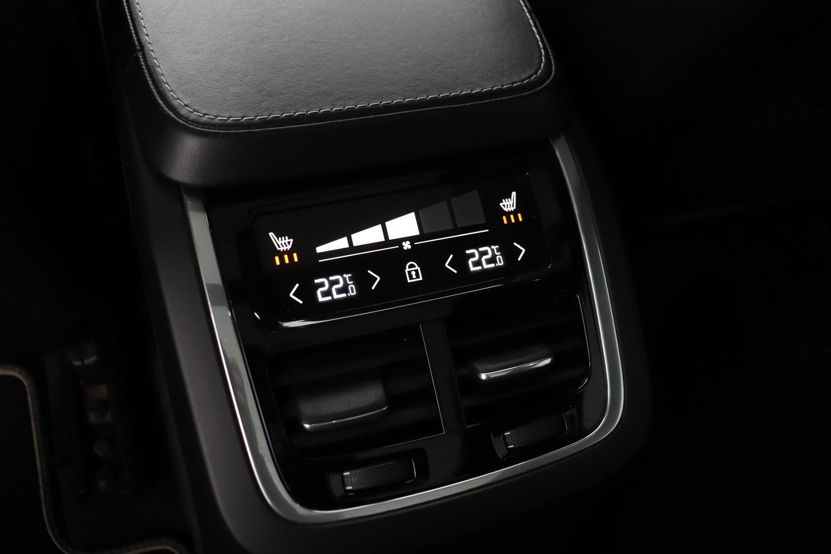 Volvo XC90 T8 Twin Engine R-Design | Luchtvering | Bowers&Wilkins | Panoramadak | 360° Camera | Head-Up | BLIS | Trekhaak | ACC