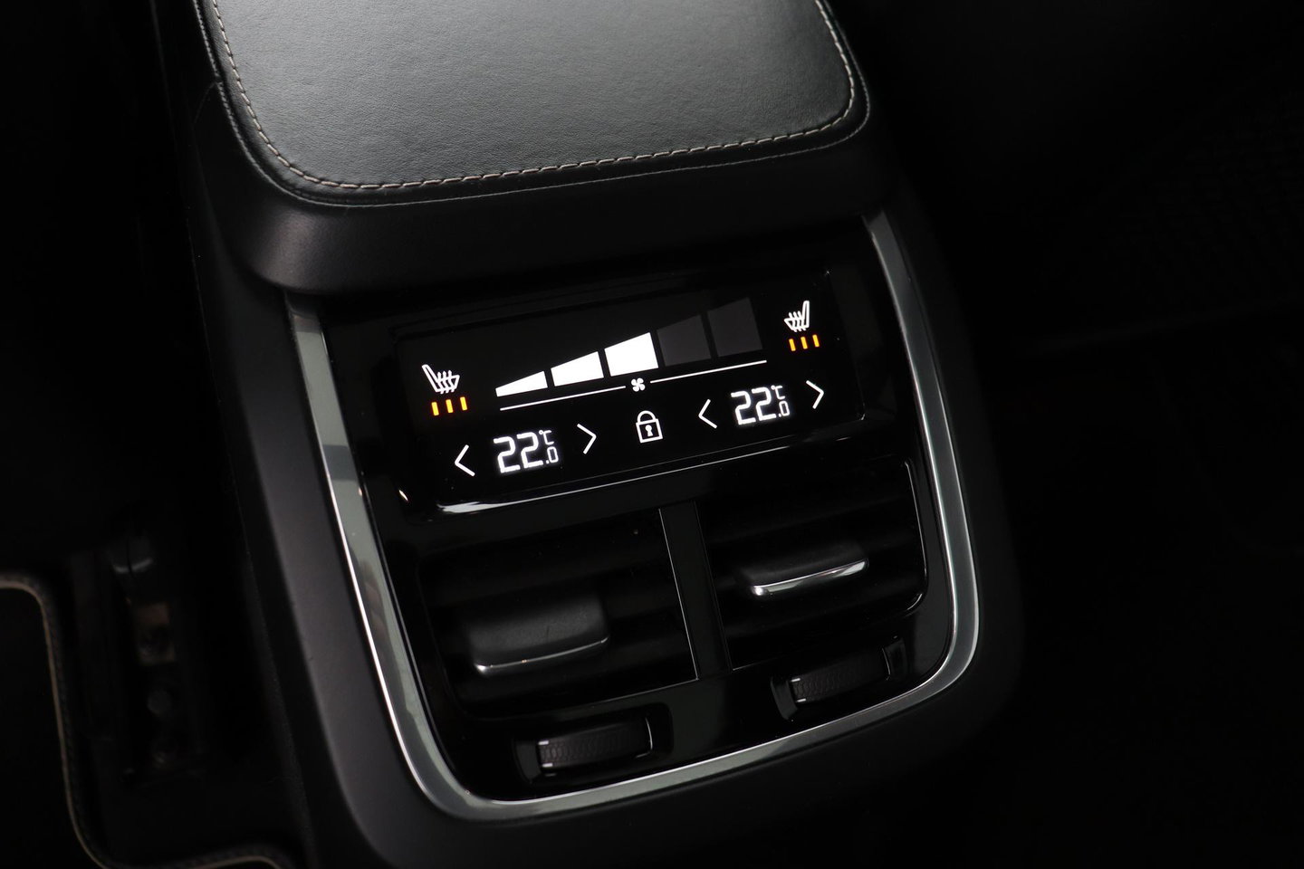 Volvo XC90 T8 Twin Engine R-Design | Luchtvering | Bowers&Wilkins | Panoramadak | 360° Camera | Head-Up | BLIS | Trekhaak | ACC