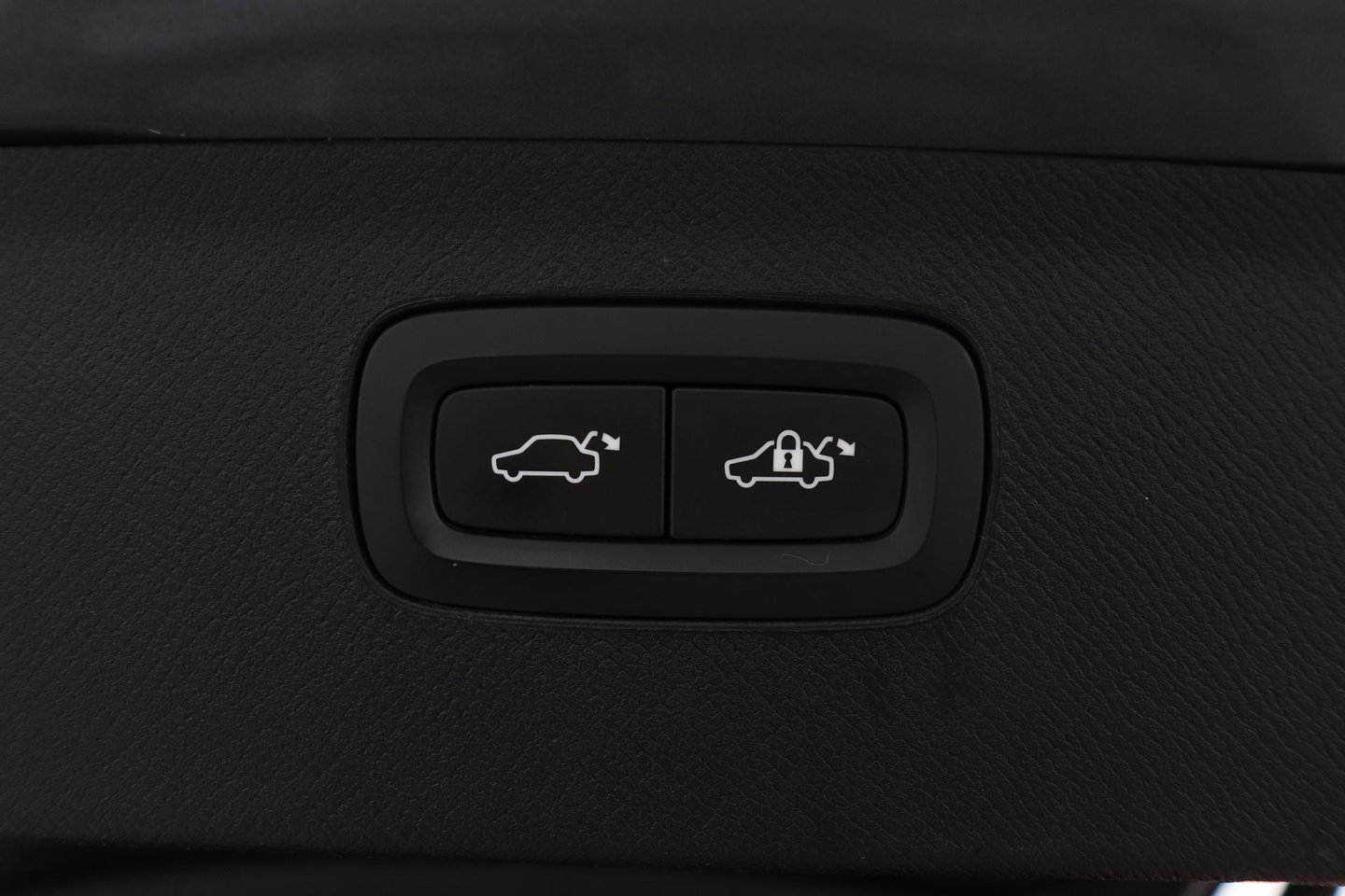 Volvo XC90 T8 Twin Engine R-Design | Luchtvering | Bowers&Wilkins | Panoramadak | 360° Camera | Head-Up | BLIS | Trekhaak | ACC
