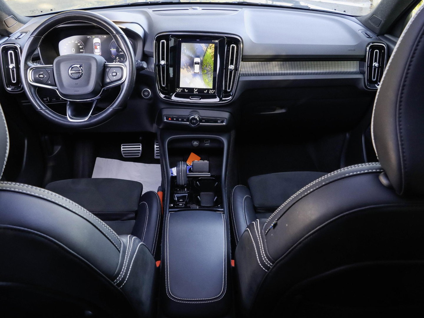 Volvo XC40 T5 Recharge R-Design 262PK Panoramadak Harman Kardon Trekhaak 1e eig. Volvo dealeronderhouden!