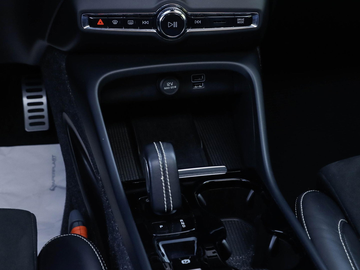 Volvo XC40 T5 Recharge R-Design 262PK Panoramadak Harman Kardon Trekhaak 1e eig. Volvo dealeronderhouden!