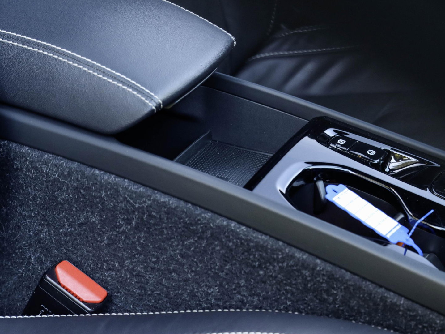 Volvo XC40 T5 Recharge R-Design 262PK Panoramadak Harman Kardon Trekhaak 1e eig. Volvo dealeronderhouden!