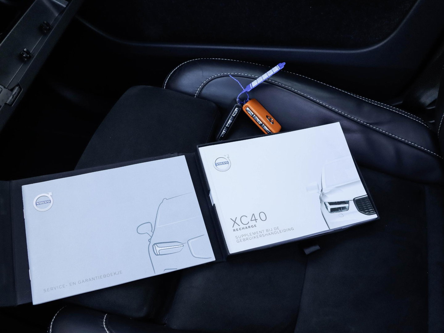 Volvo XC40 T5 Recharge R-Design 262PK Panoramadak Harman Kardon Trekhaak 1e eig. Volvo dealeronderhouden!