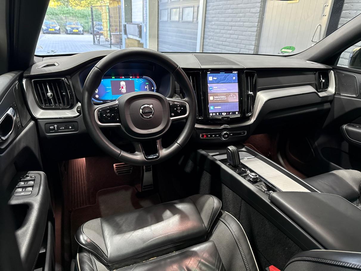 Volvo XC60 T8 R-Design | Harman/Kardon | Panoramadak | Trekhaak | Stoel+Stuurverwarming | Keyless | Camera | ACC | 21 Inch