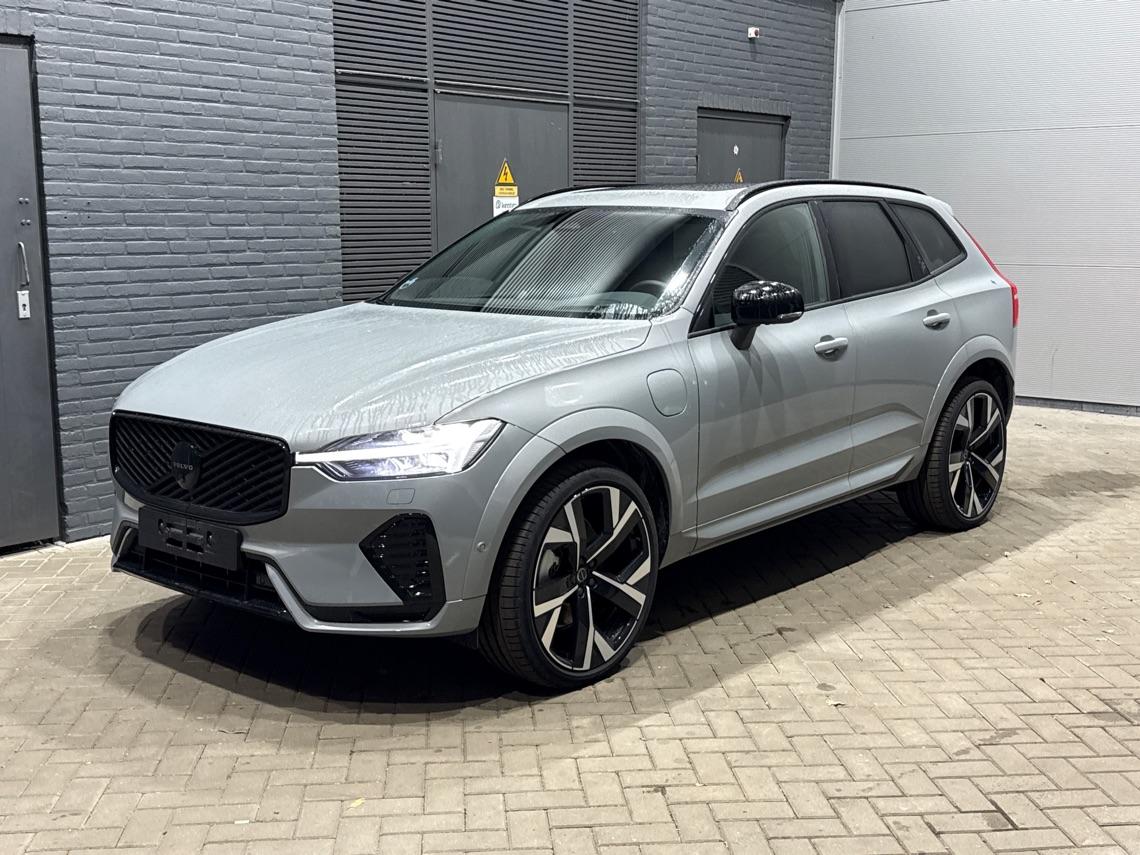 Volvo XC60 T6 Ultra Black Edition | Luchtvering  | 22 Inch | Stoelventilatie | Bowers&Wilkins | Trekhaak | 360° Camera |