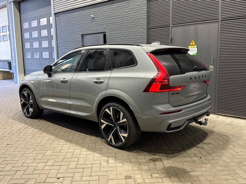 Volvo XC60 T6 Ultra Black Edition | 22 Inch | Bowers&Wilkins | Luchtvering | Trekhaak | 360° Camera | Stoelventilatie
