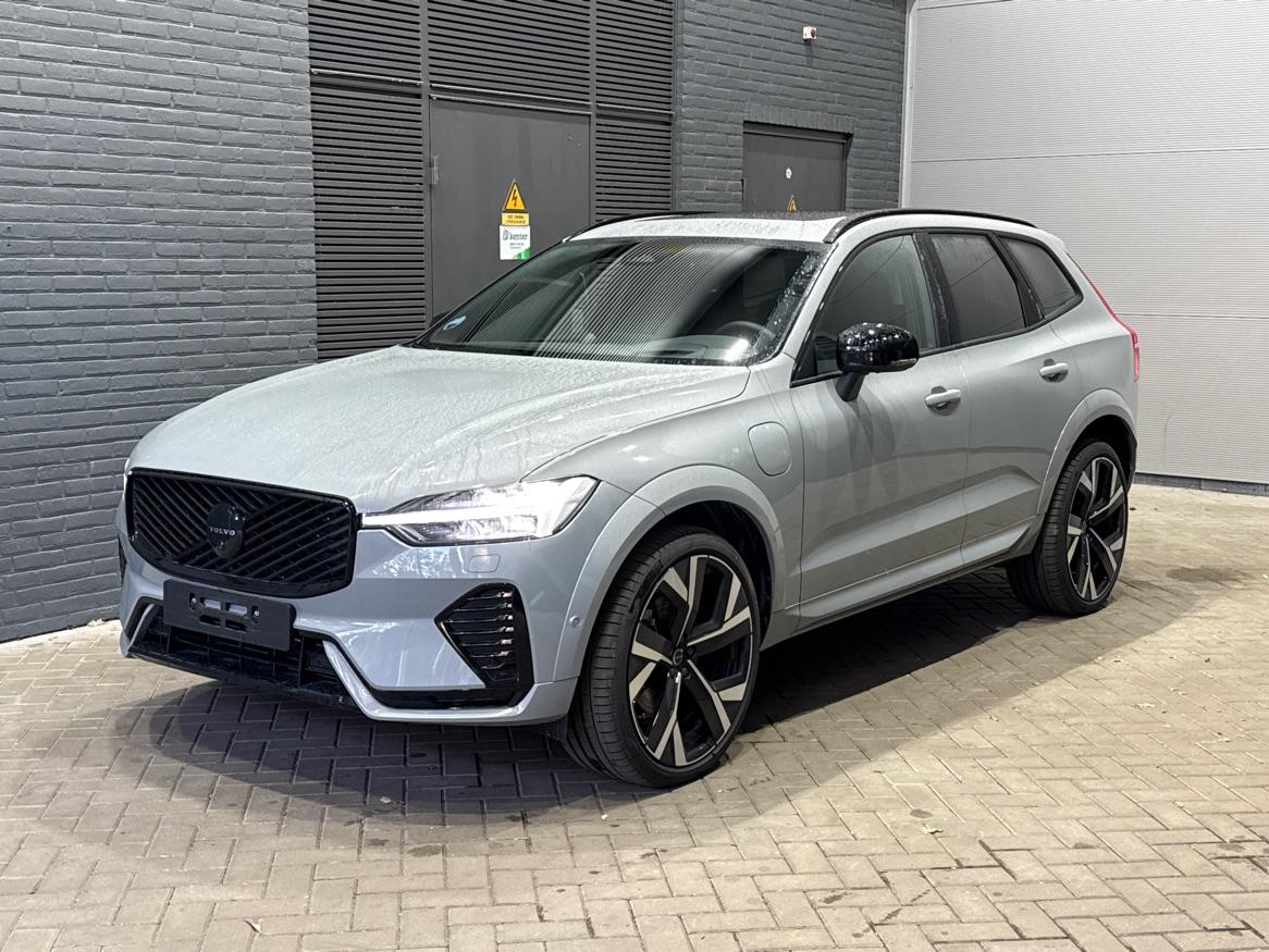 Volvo XC60 T6 Ultra Black Edition | 22 Inch | Bowers&Wilkins | Luchtvering | Trekhaak | 360° Camera | Stoelventilatie