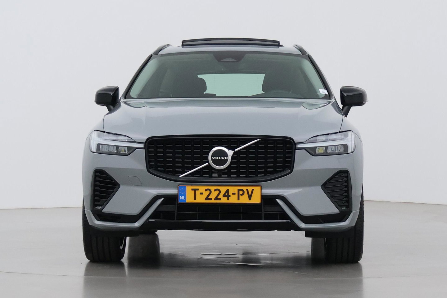 Volvo XC60 T6 Plus Dark | Panoramadak | Trekhaak | ACC | Pilot Assist | Memory | Stoel+Stuurverwarming | Keyless | Camera
