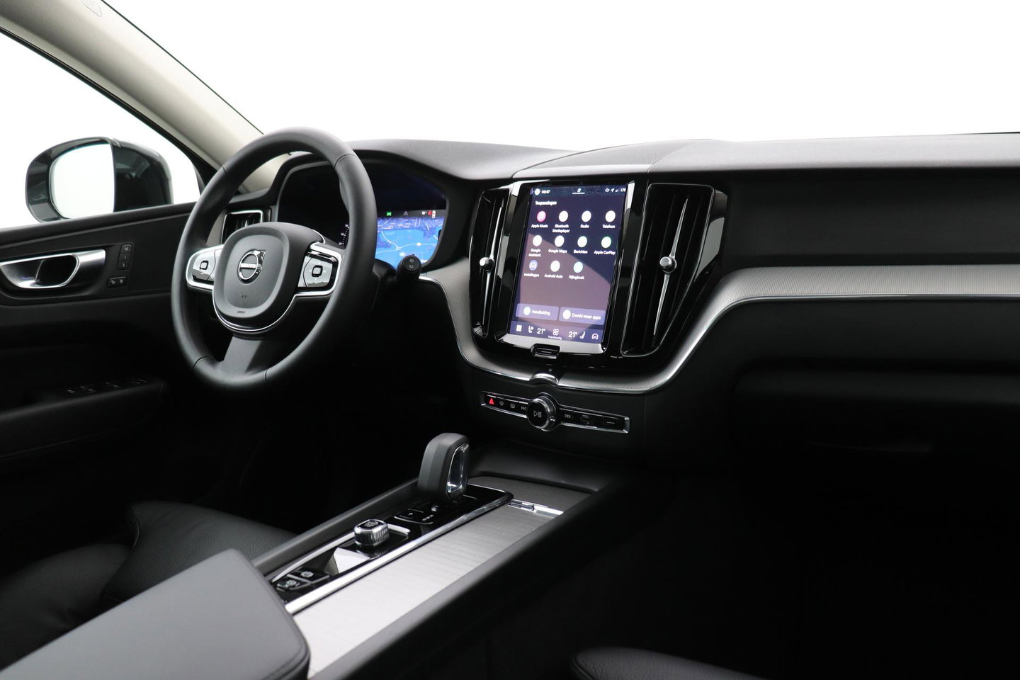 Volvo XC60 T6 Plus Dark | Panoramadak | Trekhaak | ACC | Pilot Assist | Memory | Stoel+Stuurverwarming | Keyless | Camera
