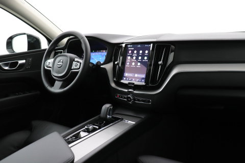 Volvo XC60 T6 Plus Dark | Panoramadak | Trekhaak | ACC | Pilot Assist | Memory | Stoel+Stuurverwarming | Keyless | Camera