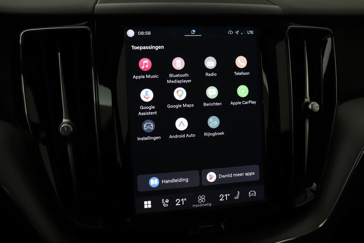 Volvo XC60 T6 Plus Dark | Panoramadak | Trekhaak | ACC | Pilot Assist | Memory | Stoel+Stuurverwarming | Keyless | Camera