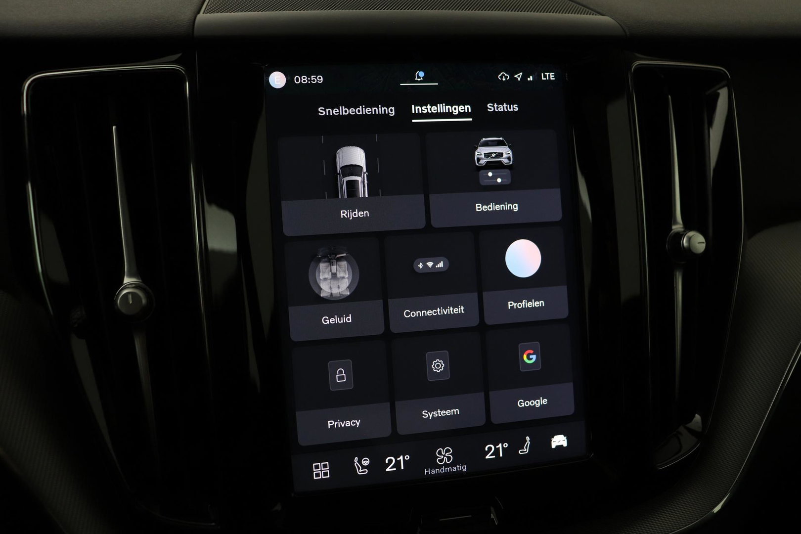 Volvo XC60 T6 Plus Dark | Panoramadak | Trekhaak | ACC | Pilot Assist | Memory | Stoel+Stuurverwarming | Keyless | Camera