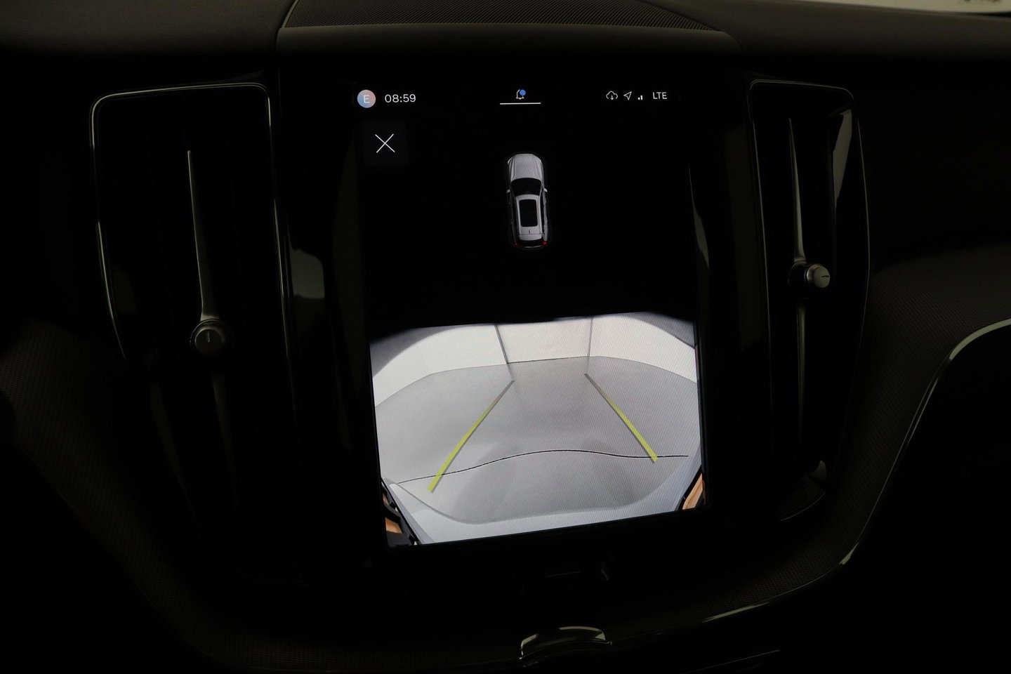 Volvo XC60 T6 Plus Dark | Panoramadak | Trekhaak | ACC | Pilot Assist | Memory | Stoel+Stuurverwarming | Keyless | Camera