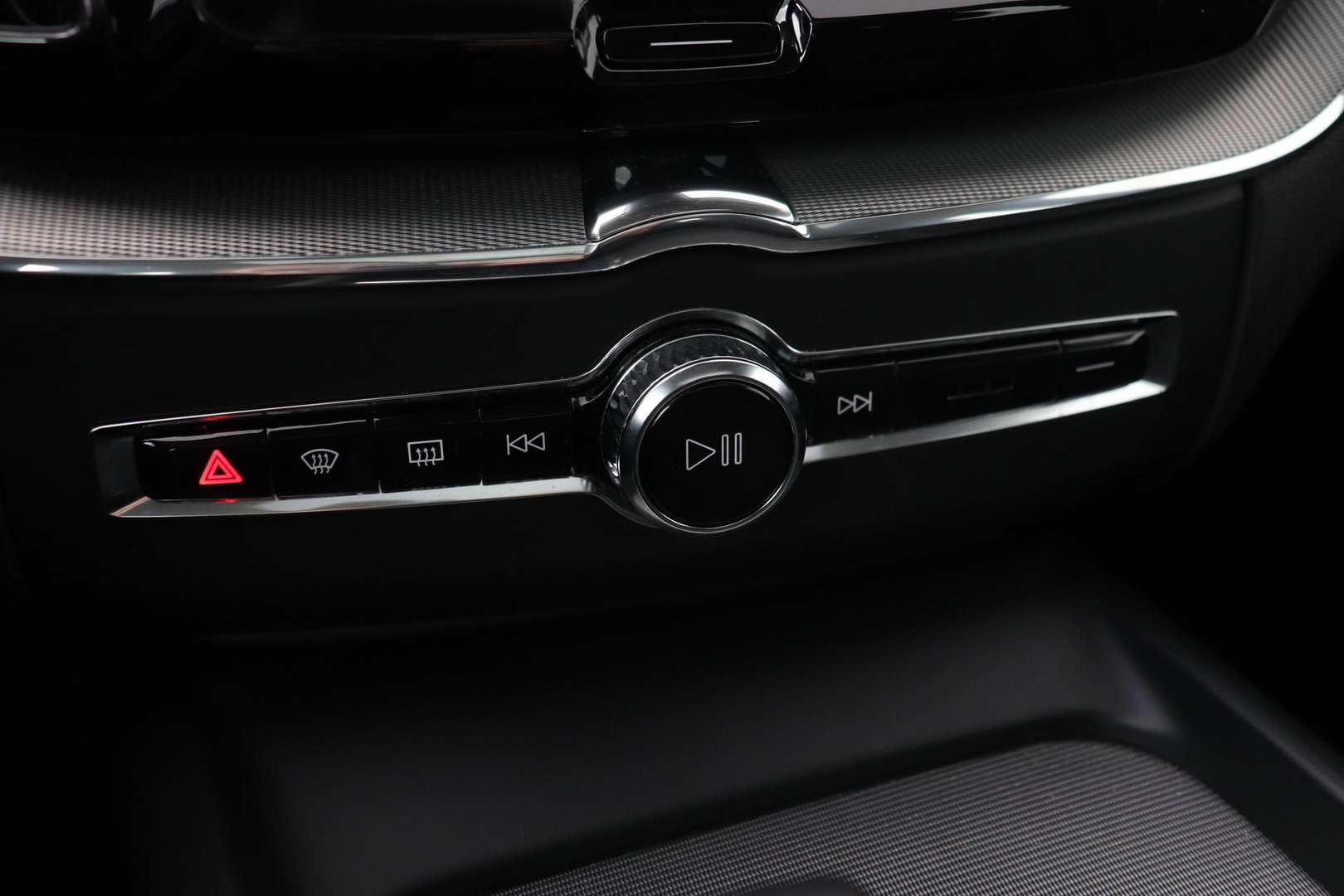 Volvo XC60 T6 Plus Dark | Panoramadak | Trekhaak | ACC | Pilot Assist | Memory | Stoel+Stuurverwarming | Keyless | Camera