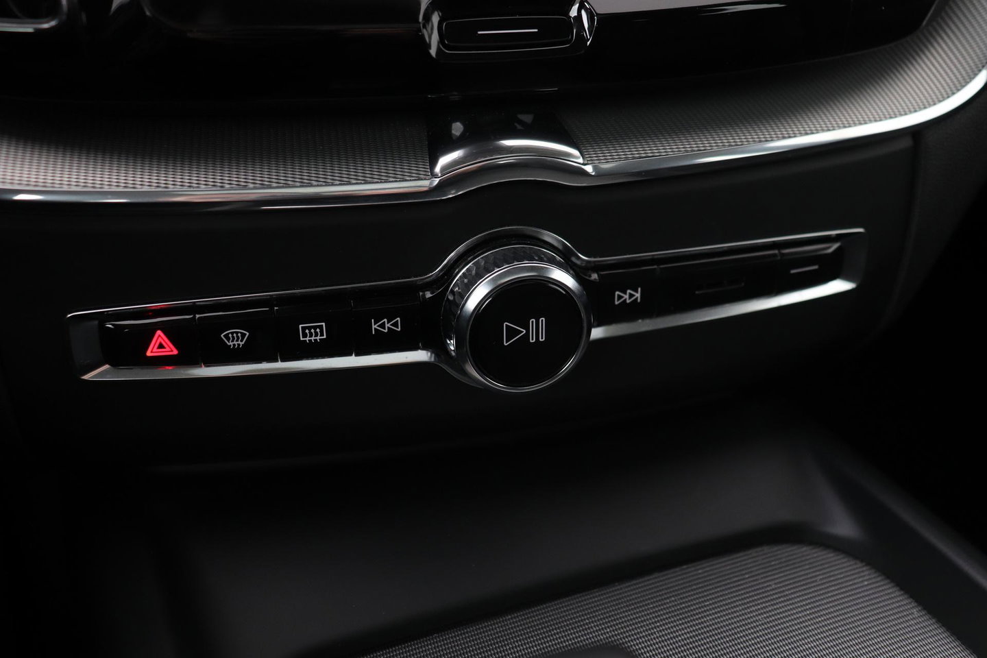 Volvo XC60 T6 Plus Dark | Panoramadak | Trekhaak | ACC | Pilot Assist | Memory | Stoel+Stuurverwarming | Keyless | Camera