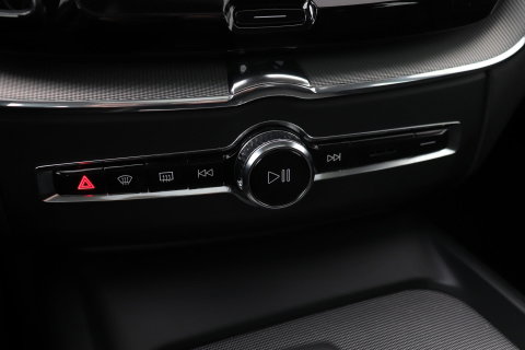 Volvo XC60 T6 Plus Dark | Panoramadak | Trekhaak | ACC | Pilot Assist | Memory | Stoel+Stuurverwarming | Keyless | Camera