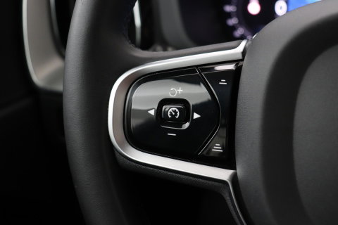 Volvo XC60 T6 Plus Dark | Panoramadak | Trekhaak | ACC | Pilot Assist | Memory | Stoel+Stuurverwarming | Keyless | Camera