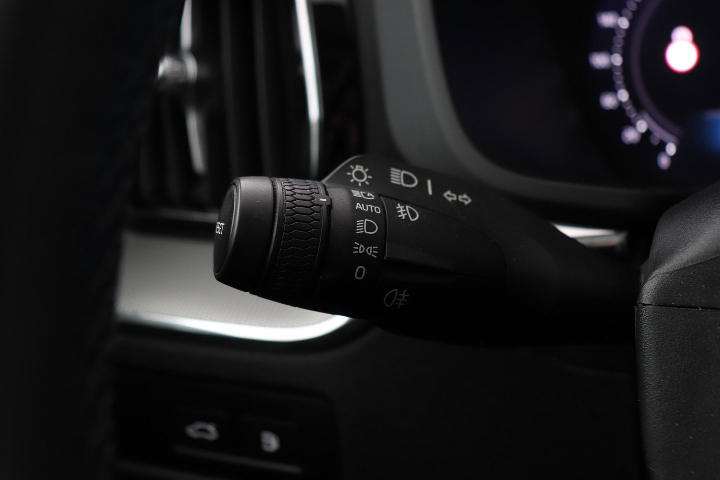 Volvo XC60 T6 Plus Dark | Panoramadak | Trekhaak | ACC | Pilot Assist | Memory | Stoel+Stuurverwarming | Keyless | Camera